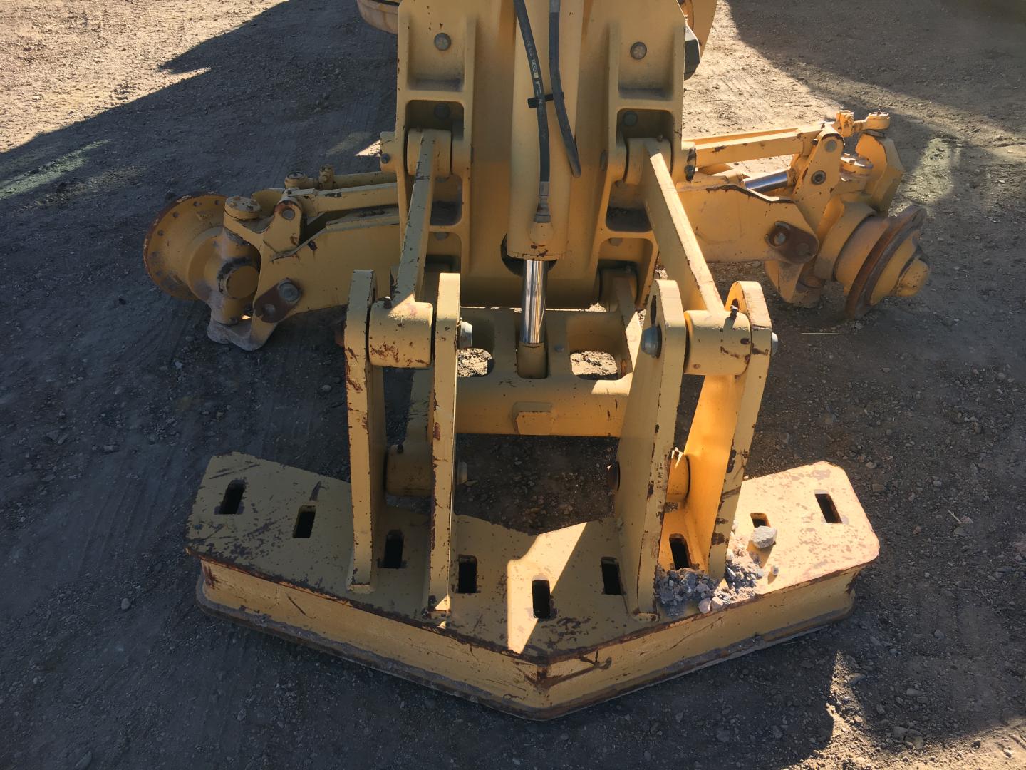 ./imagenes/INVOICE/2019/16408/MOTOCONFORMADORA JOHN DEERE_670CH (39).JPG